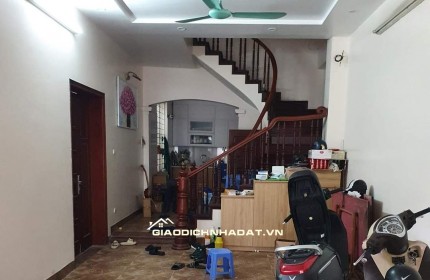 Căn nhà cuối cùng tại Tư Đình, ngay đường dẫn cầu TRần Hưng Đạo 57m2 x 3 tầng Giá 7,7 tỷ.