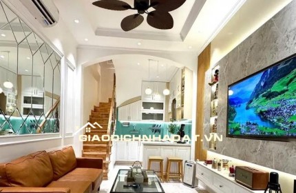 TRUNG TÂM QUẬN THANH XUÂN - HÀNG XÓM ROYAL CITY - GẦN PHỐ - 10M RA OTO - NGÕ ĐẸP - NHÀ ĐẸP LONG LANH