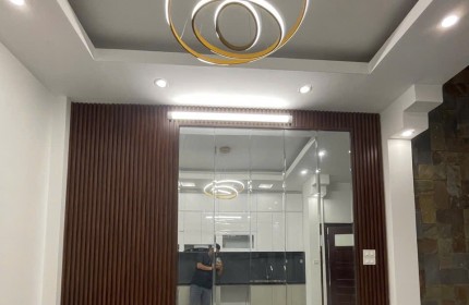 NHÀ TRUNG TÂM CẦU GIẤY- 5 PHÒNG NGỦ – CHỈ 9.X TỶ – Ở LUÔN