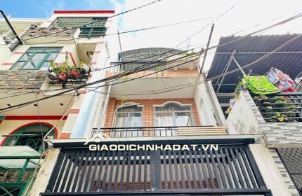 Phú Nhuận, sát mặt tiền - 40m2 - 6,45Tỷ TL