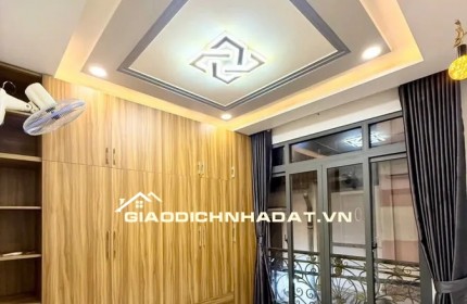 Nhà hiếm hẻm Cô Bắc, 17m², 4 tầng – 4.6 tỷ – trung tâm Phú Nhuận