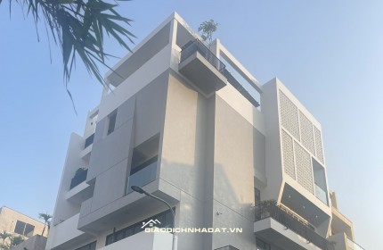 Chỉ 390 tr/m2 mặt tiền Hai Bà Trưng, Quận 1. DT  9 x 21m = 180m2 = 4T. HĐT = 170tr/th