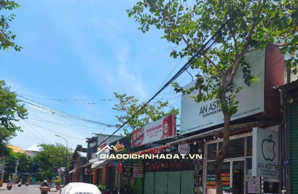 Bán đất tặng nhà 3 tầng mặt tiền đường Nguyễn Đình Chiểu, Vĩnh Phước, Nha Trang.
 Diện tích: 281m2, ngang 7m dài 40m. Hướng Tây Nam
Giá bán: 26.5