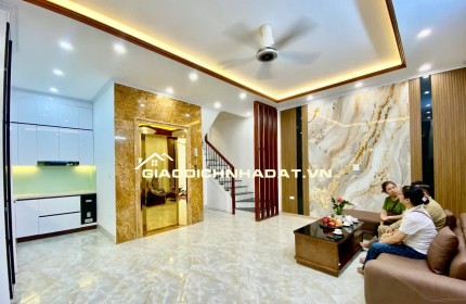 Bán nhà Thịnh Liệt 50m x 5 tầng, MT 7.5m. Full nội thất, thang máy, ô tô đỗ cổng, kinh doanh