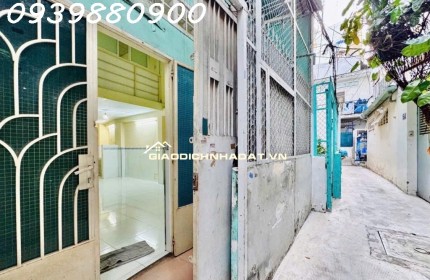 Ngay ngã tư Huỳnh Văn Bánh, nhà 3 tầng - 52m2 - 6,4Tỷ TL.