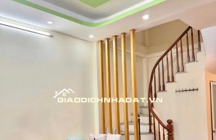 Lĩnh Nam - Hoàng Mai DT 31m x 4 tầng, MT 6.6m, full nội thất. Ngõ ô tô, nhà đẹp ở ngay