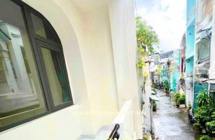 Bán nhà Q10, thông CMT8, oto trong nhà, 44M2, cao 2 tầng 2 phòng: Nhỉnh 6 Tỷ.