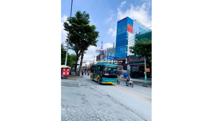 CHỦ GIẢM 800 TRIỆU BÁN GẤP NHÀ 2 MẶT TIỀN, 182M² THỔ, NỞ HẬU, Ô TÔ 7C NGỦ SÂN