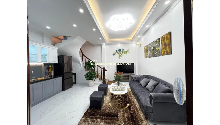 Bán căn nhà cuối cùng tại Bồ Đề, 38 m x4  tầng, 2 mặt thoáng, Giá 5.35 tỷ chủ thiện chí
