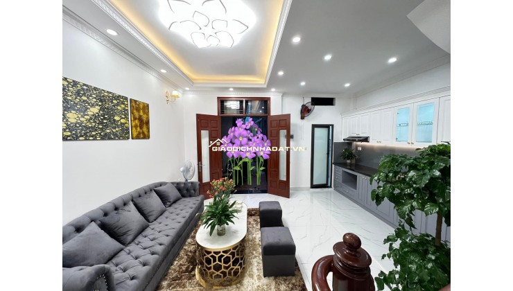 Bán căn nhà cuối cùng tại Bồ Đề, 38 m x4  tầng, 2 mặt thoáng, Giá 5.35 tỷ chủ thiện chí