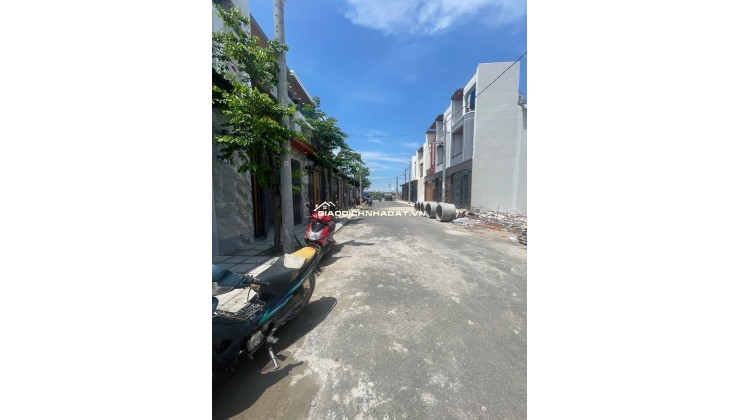 Bán Nhà lầu 168m2, Cách KCN Cầu Tràm 4phút chạy xe