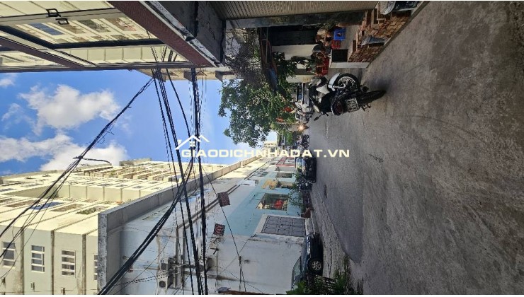 Bán nhà 5 tầng, ngõ phố Lạc Trung, 44m2, 9tỷ. HOT!