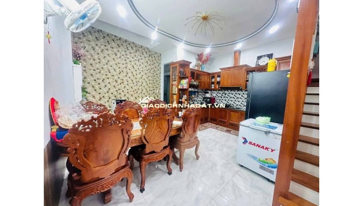 Bán nhà 1 trệt 2 lầu hẻm ô tô đường Phạm Hồng Thái, P7, Vũng Tàu.