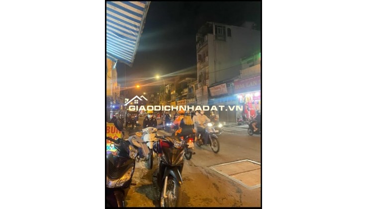 Nhà hiếm, sát mặt tiền Lạc Long Quân, gần chợ, gần trường học