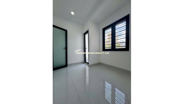 Bán Nhà Gần QL1A, 2 Tầng,Tặng Full Nội Thất, Giá Chỉ 2,4 Tỷ