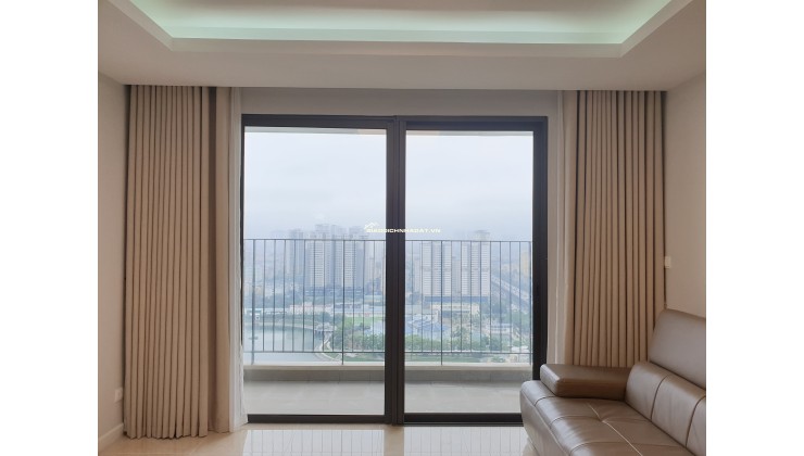 Chủ nước ngoài cần bán căn 2 ngủ rộng dt 75m2, các phòng đều view hồ điều hòa, tầng trung tòa C3 - D'Capitale, giá đầu tư