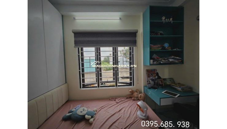 Chính chủ cần bán căn nhà lô góc 3 tầng sổ đỏ lh 0395685938