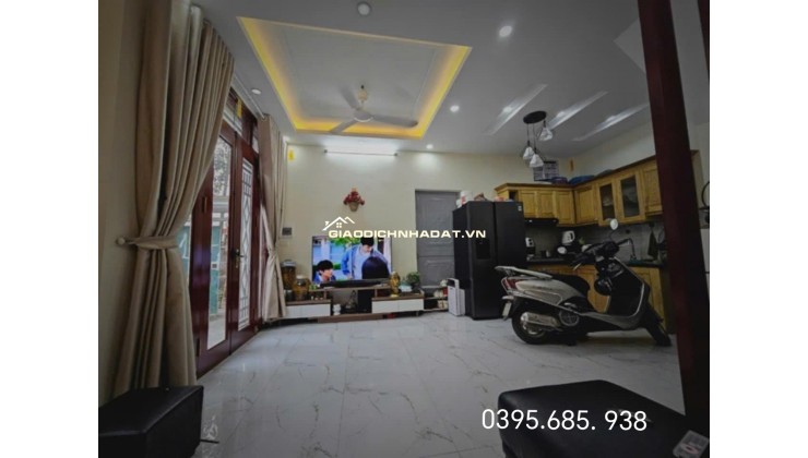Chính chủ cần bán căn nhà lô góc 3 tầng sổ đỏ lh 0395685938