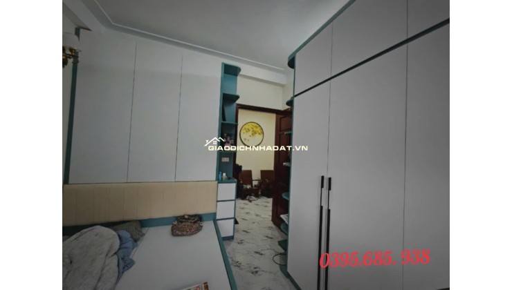 Chính chủ cần bán căn nhà lô góc 3 tầng sổ đỏ lh 0395685938