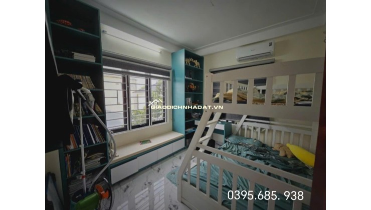 Chính chủ cần bán căn nhà lô góc 3 tầng sổ đỏ lh 0395685938