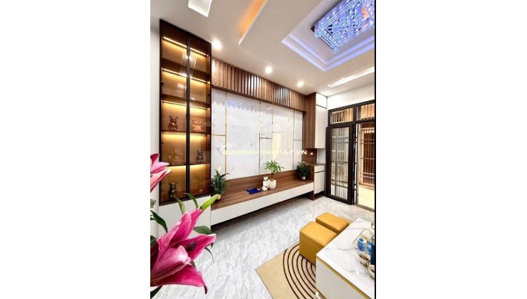 BAN NHÀ TRUNG TÂM HUYỆN , NGÕ NÔNG Ô TÔ ĐỖ CỬA 40m/ 5 TẦNG CHỈ 4 TỶ