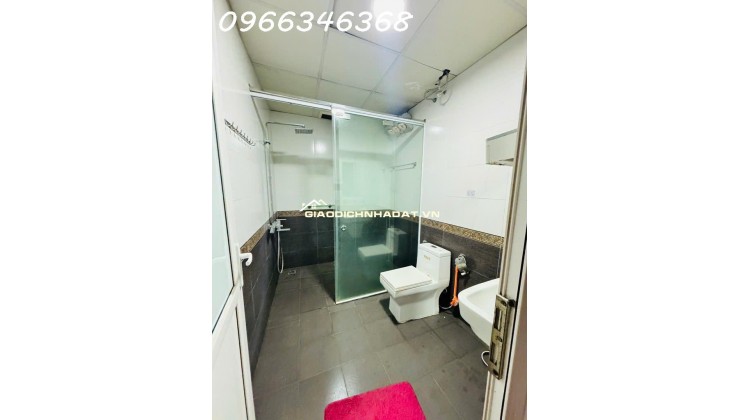 Tuyệt vời! Dựa trên những thông tin bạn cung cấp và yêu cầu, đây là một số tiêu đề bạn có thể tham khảo:

**Lựa chọn 1 (Tập trung vào vị trí và giá