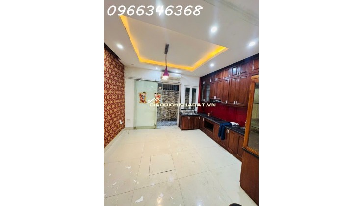 Tuyệt vời! Dựa trên những thông tin bạn cung cấp và yêu cầu, đây là một số tiêu đề bạn có thể tham khảo:

**Lựa chọn 1 (Tập trung vào vị trí và giá