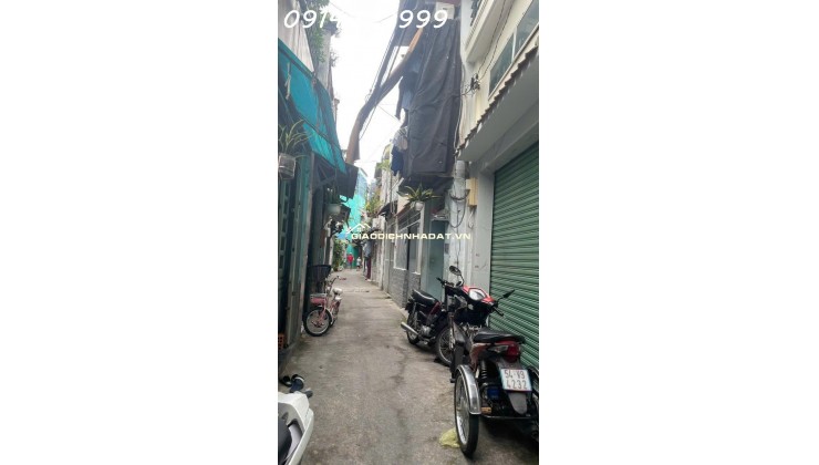 Tuyệt vời! Dựa trên thông tin bạn cung cấp, đây là một vài tiêu đề gợi ý, đáp ứng các yêu cầu của bạn:

**Gợi ý 1:**

Nhà xinh hẻm Quang Trung, Gò