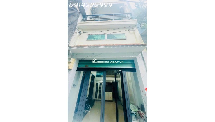 Tuyệt vời! Dựa trên thông tin bạn cung cấp, đây là một vài tiêu đề gợi ý, đáp ứng các yêu cầu của bạn:

**Gợi ý 1:**

Nhà xinh hẻm Quang Trung, Gò