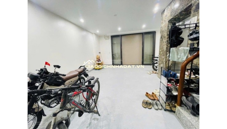 Bán nhà ngõ Tây Sơn, Đống Đa. 45m2 x 7 tầng, 7 phòng ngủ. Sổ đỏ chính chủ. Giá 14.3 tỷ.