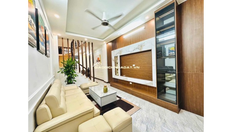 TRẦN QUỐC VƯỢNG – TRUNG TÂM CẦU GIẤY – 2 MẶT THOÁNG – Ô TÔ ĐỖ CỬA