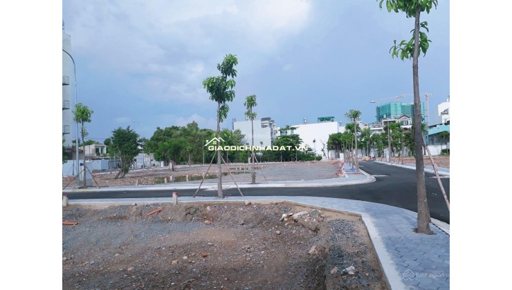 lô 2 mặt tiền nhựa ngay TTHC chơn thành 1ty2/200m2