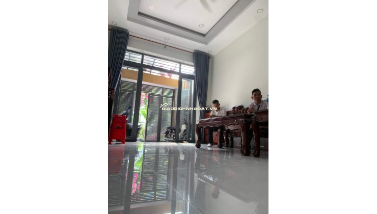 Nhà 2 tầng còn mới đường Bưng Ông Thoàn Quận 9