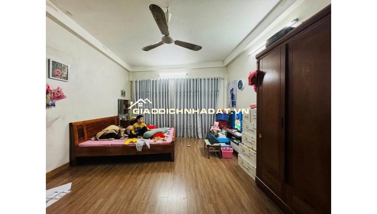 Hoàng Mai DT40m x 5 tầng, MT5m full nội thất. Trước nhà ô tô tránh, kinh doanh sầm uất