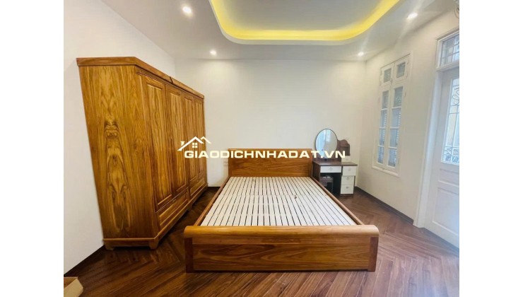 Đường Hoàng Mai DT60m x 5 tầng, full nội thất, thang máy. Ô tô đỗ cửa, VP, KD vip