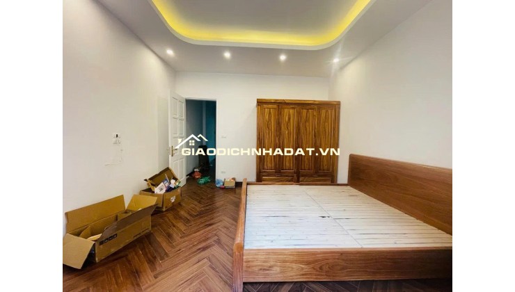 Đường Hoàng Mai DT60m x 5 tầng, full nội thất, thang máy. Ô tô đỗ cửa, VP, KD vip