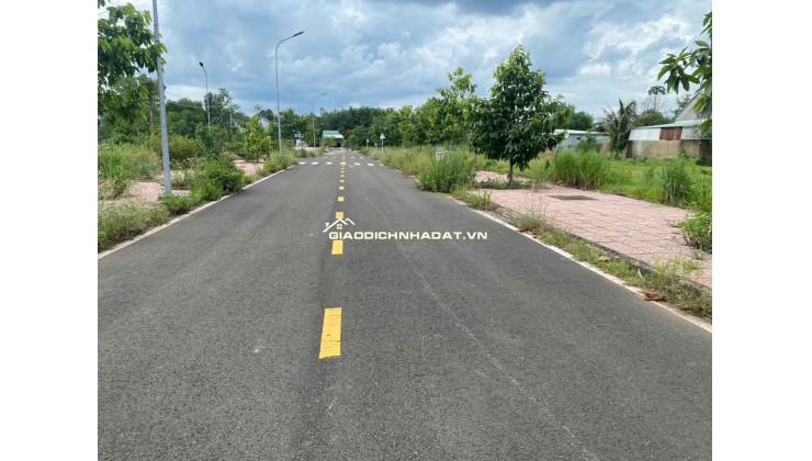 650tr sở hữu lôn đất ngay chợ Tân Phước , đường nhựa thổ cư sổ sẳn