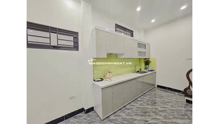Lê Thanh Nghị - TT Hai Bà Trưng, lô góc Dt40m x5 tầng, thang máy. Nhà mới, khu dân trí cao, gần phố