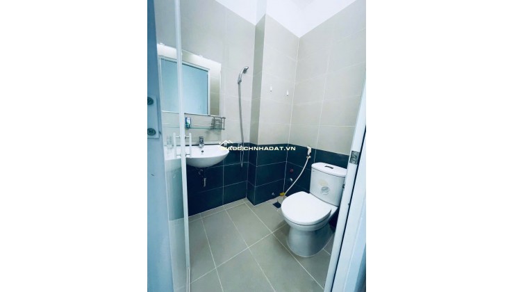 Nhà quận 10 giá rẻ HXH ngay Quốc Tự đường 3/2 4PN 4WC, cực kỳ phong thủy.