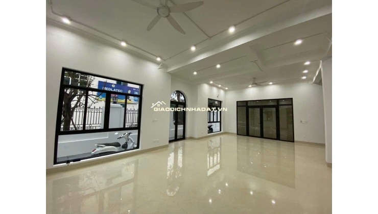 Bán nhà mặt phố Sa Đôi Đại Mỗ Nam Từ Liêm lô góc 3 mặt thoáng diện tích 210m2x 4 tầng MT 15m2 giá 63.9 tỷ