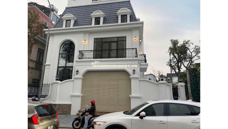 Bán nhà mặt phố Sa Đôi Đại Mỗ Nam Từ Liêm lô góc 3 mặt thoáng diện tích 210m2x 4 tầng MT 15m2 giá 63.9 tỷ
