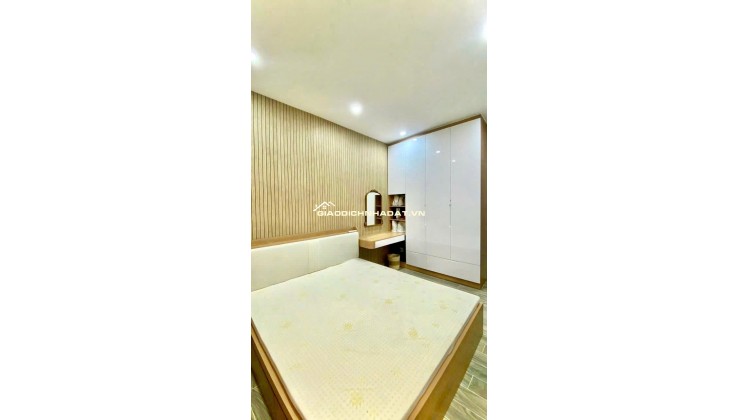 BÁN NHÀ Q10- HẺM 6M THÔNG CMT8- NGANG HƠN 5M- CĂN GÓC 3 TẦNG 3 PHÒNG NGỦ NỘI THẤT SỊN: 11 TỶ NHỈNH