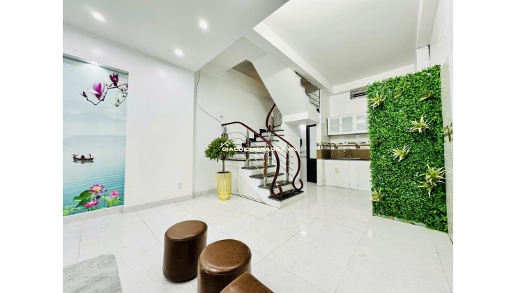 NHÀ DÂN XÂY DỘC LẬP LÂM TƯỜNG 5 TẦNG CHỈ HƠN 2 TỶ