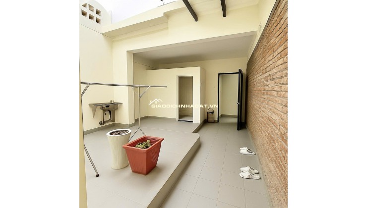 20 Triệu: NGUYÊN CĂN MẶT TIỀN QUẬN 1, CHỢ BẾN THÀNH, NHÀ MỚI 3 TẦNG 3 PHÒNG CÓ NỘI THẤT. 0933910039