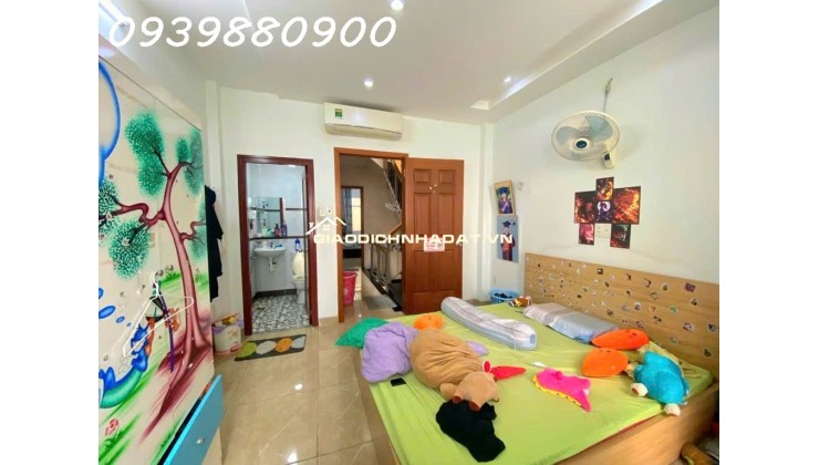 4 tầng - 45m2 - 50m ra Trường Sa - 5,99 Tỷ TL.