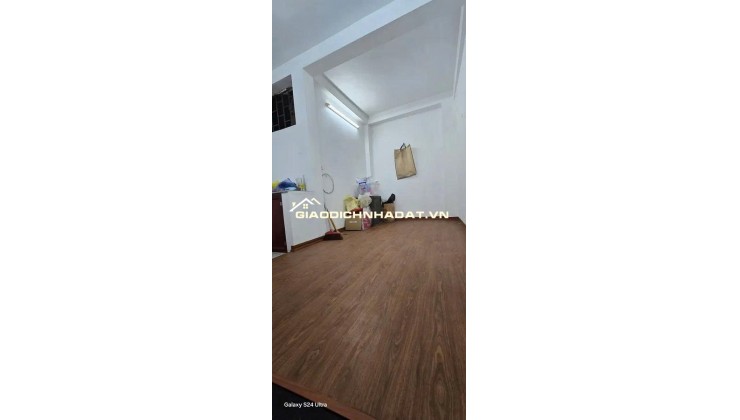 Lô góc, Bạch Mai DT40m x 5 tầng, MT 6m. Ngay sát mặt phố, nhà đẹp, dân xây chắc chắn