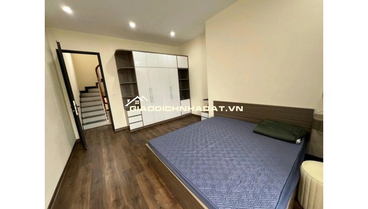 Đại La - Hai Bà Trưng DT 40m x 5 tầng, MT 4m. Ngõ thông, ô tô đỗ cửa, Kd đỉnh