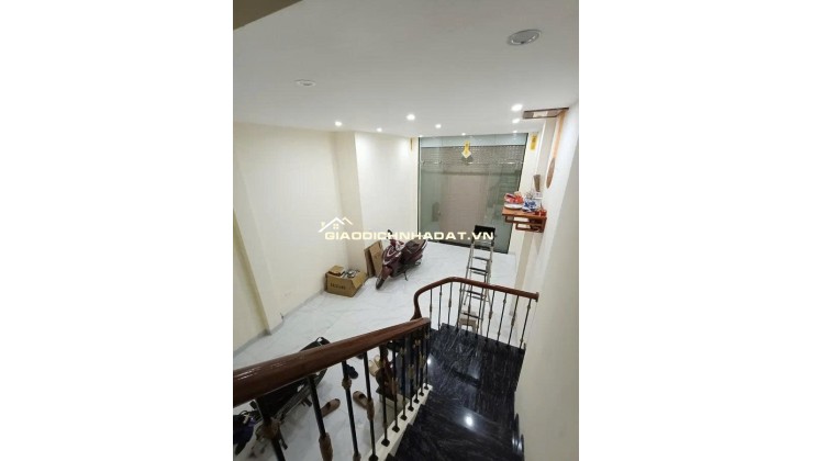 Đại La - Hai Bà Trưng DT 40m x 5 tầng, MT 4m. Ngõ thông, ô tô đỗ cửa, Kd đỉnh
