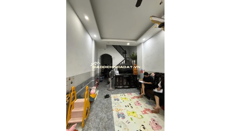 Tân Mai - Hoàng Mai, DT 45m x 4 tầng. ô tô đỗ cửa, sát mặt phố Tân Mai, KD - VP đỉnh