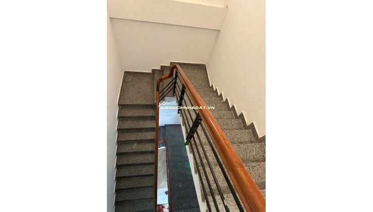  MẶT TIỀN TÔN ĐẢN- 3 TẰNG  – TT CẨM LỆ- 5.8T
 Vị trí đắc địa- sau bến xe – gần chợ, trường, khu dân cư đông đúc
 Diện tích: 106m² (ngang